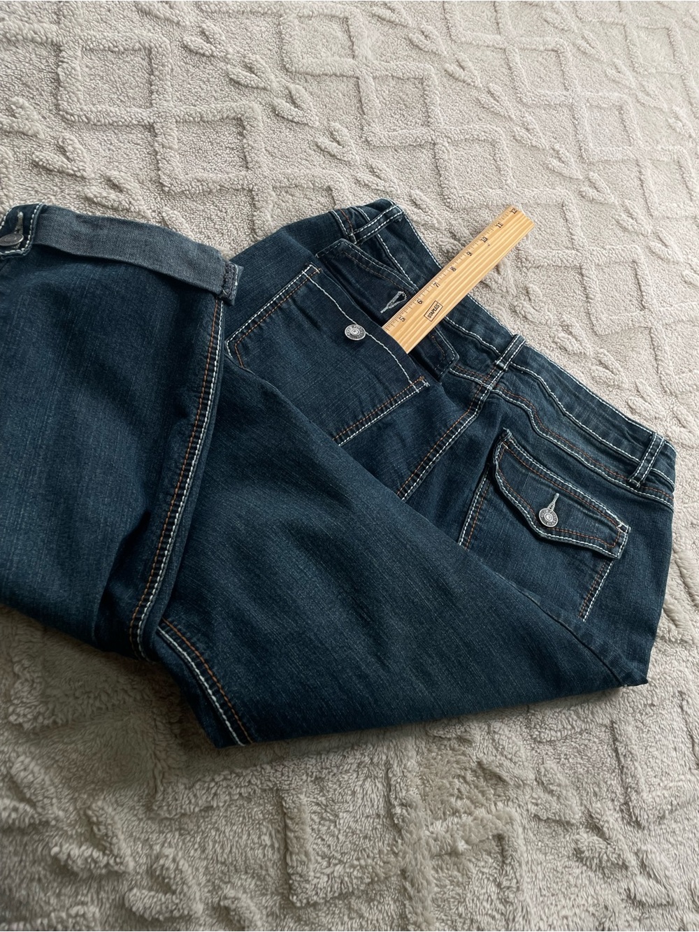 Revolt Jeans Dark Blue Cropped Capri with Cuffed Button Hem Size 8 Weekender - Picture 8 of 9